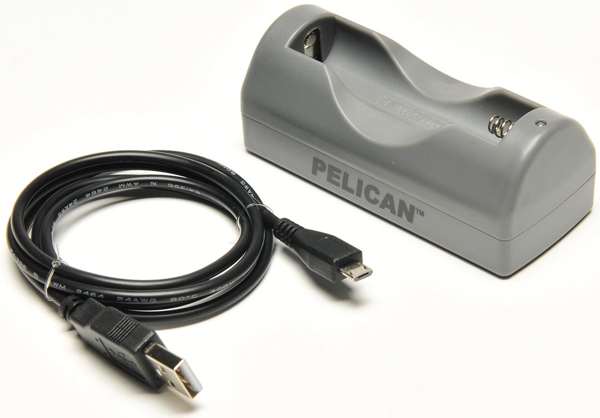 pelican-2389-usb-charger-2380r-light